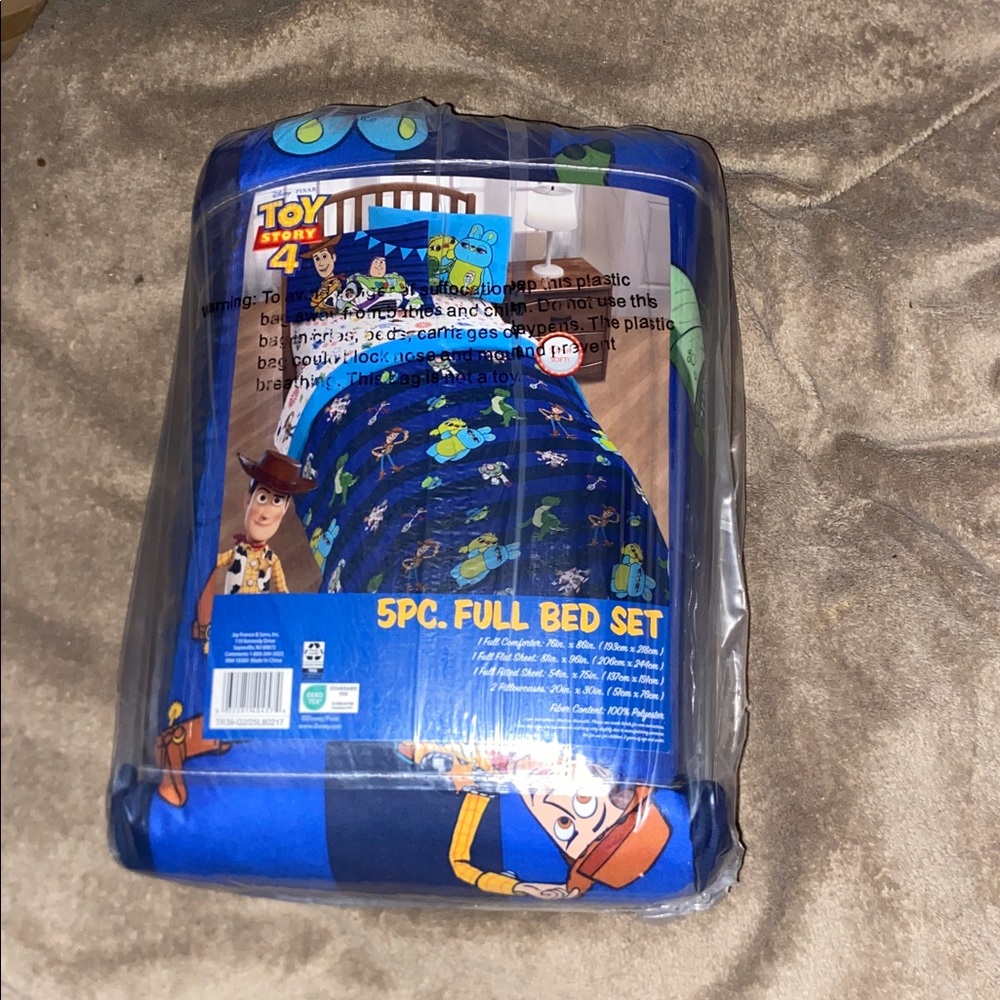 Toy Story Buzz & Woody 4 Piece Twin Bed Set Reversible Comforter & Sheet Set